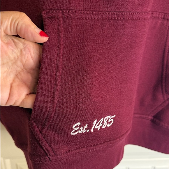 GWCC London England Logo Maroon Hoodie with Front Pocket Men/s Size M - Picture 2 of 11